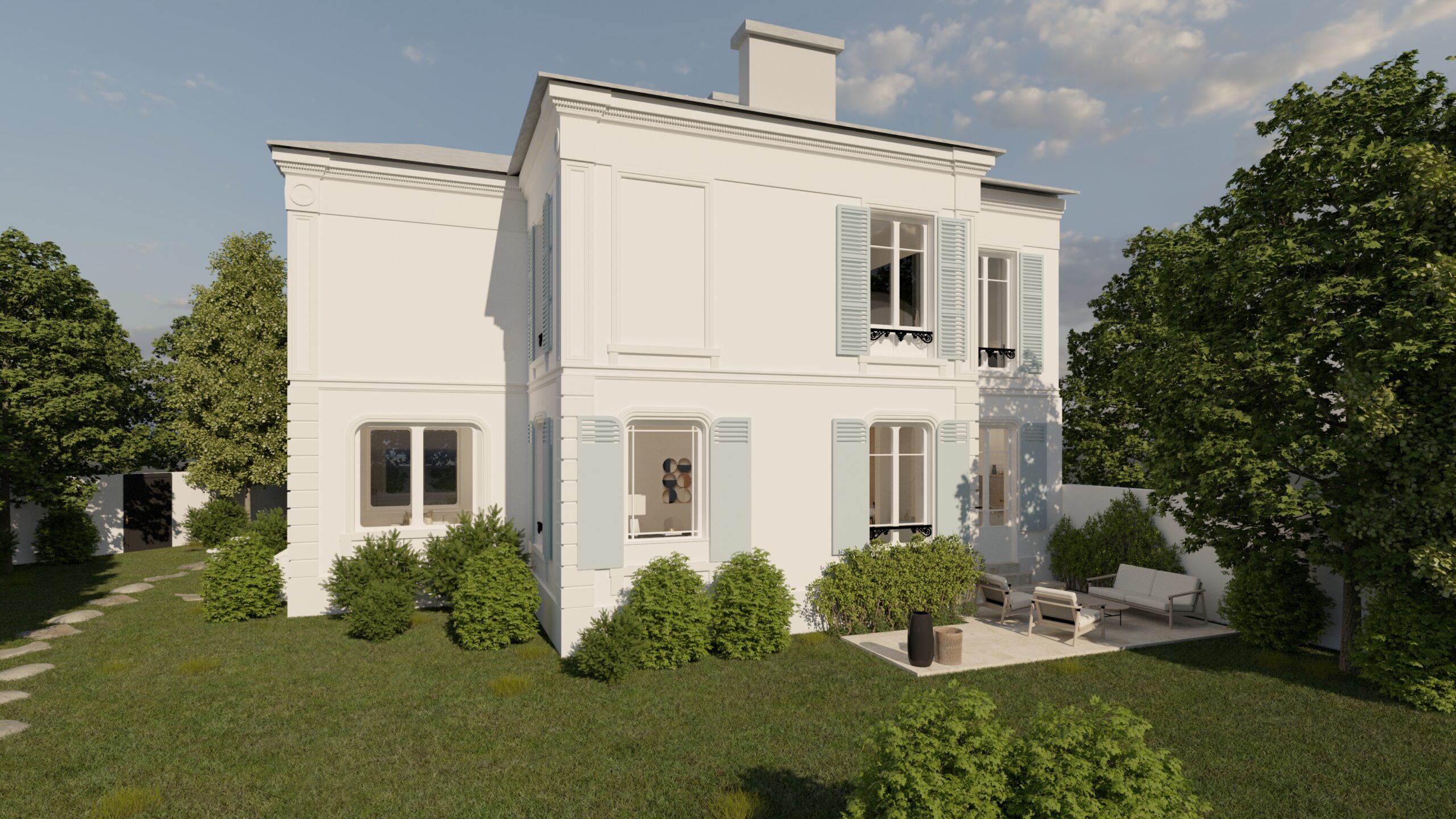 Façade extérieur de la maison. La façade est blanche et les volets sont bleus pastel. La maison est entourée par beaucoup de végétations, et un salon d'été a été installé sur la terrasse.